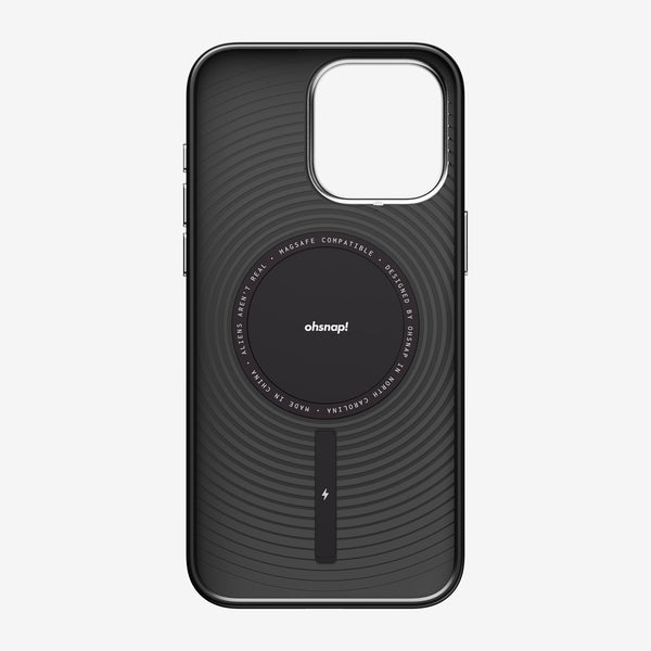 Black snap case with a textured design and a central magnetic charging area, compatible with MagSafe.