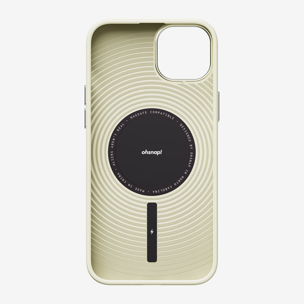 Light green phone case with circular design and MagSafe compatibility, featuring a central black circular area.