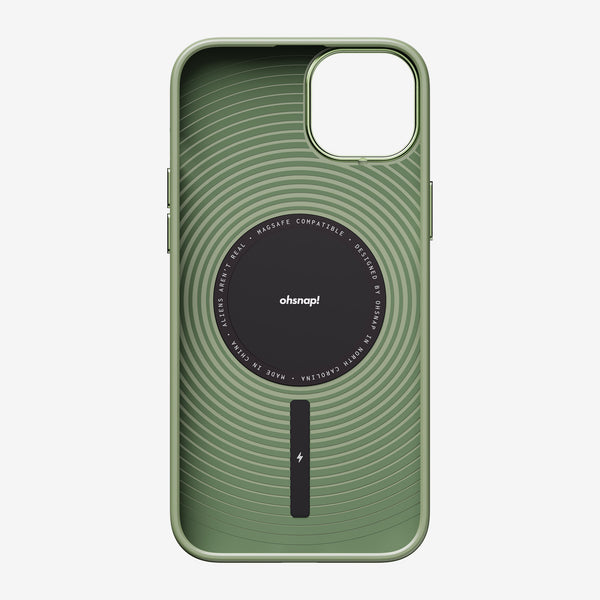 Green phone case with circular design and MagSafe compatibility, featuring a central black circle with branding.